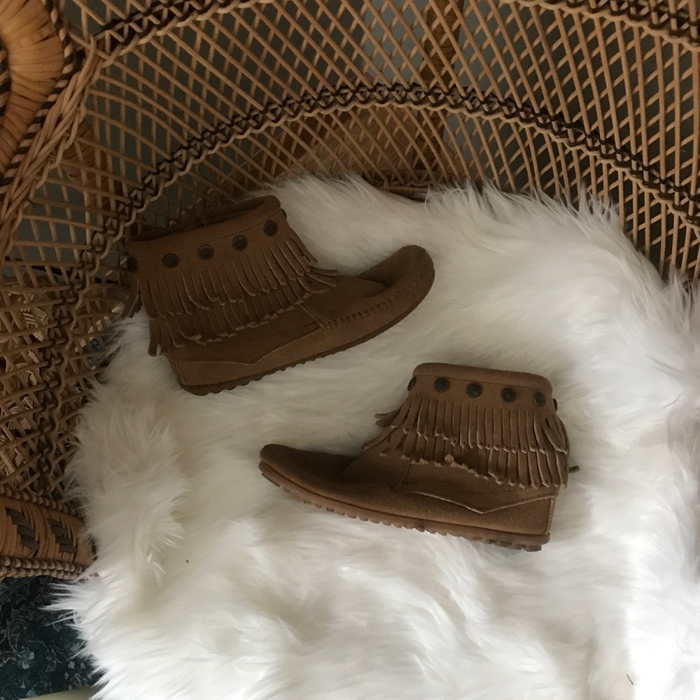 Minnetonka short brown double fringe booties - Picture 3 of 6
